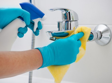 Detailed bathroom cleaning during a move out clean in SW10